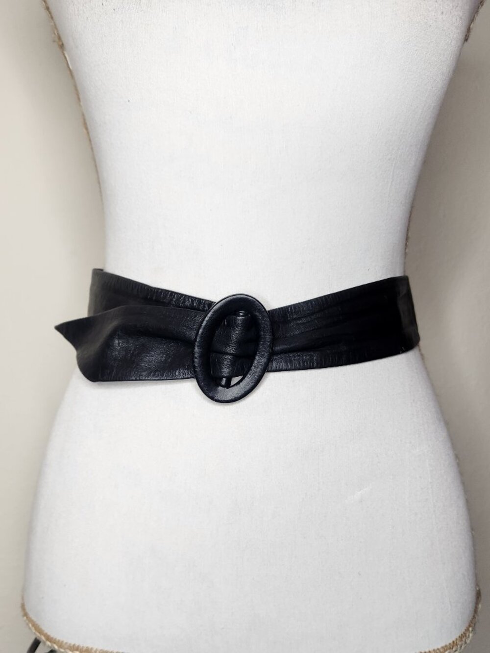 Vintage Womens S/M Black Leather Waist Belt Adjustable